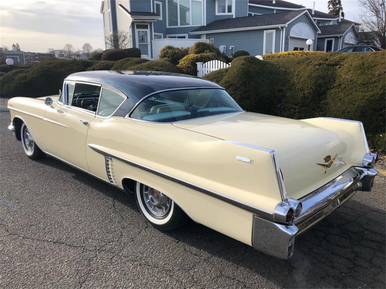 1957 cadillac 2-dr sedan