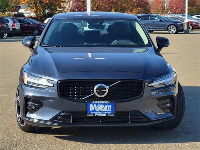 2024 volvo s60 b5 core dark theme