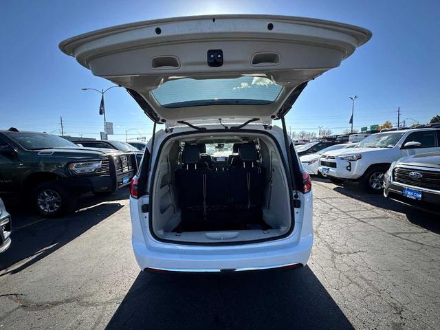 2022 chrysler pacifica touring-l