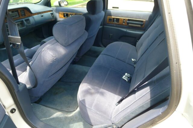 clean 1993 chevrolet caprice classic station wagon with 3rd row seating!