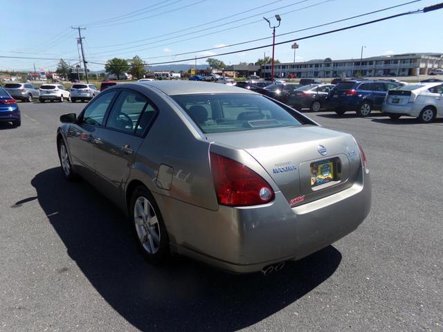 2004 nissan maxima se