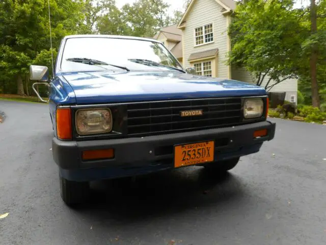 1986 toyota pickup truck, auto, a/c, new parts, (tacoma, hilux, sr5, datsun)