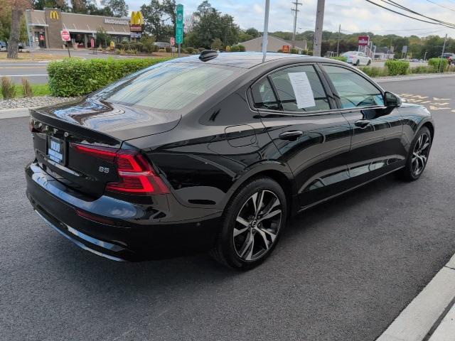 2024 volvo s60 b5 plus dark theme