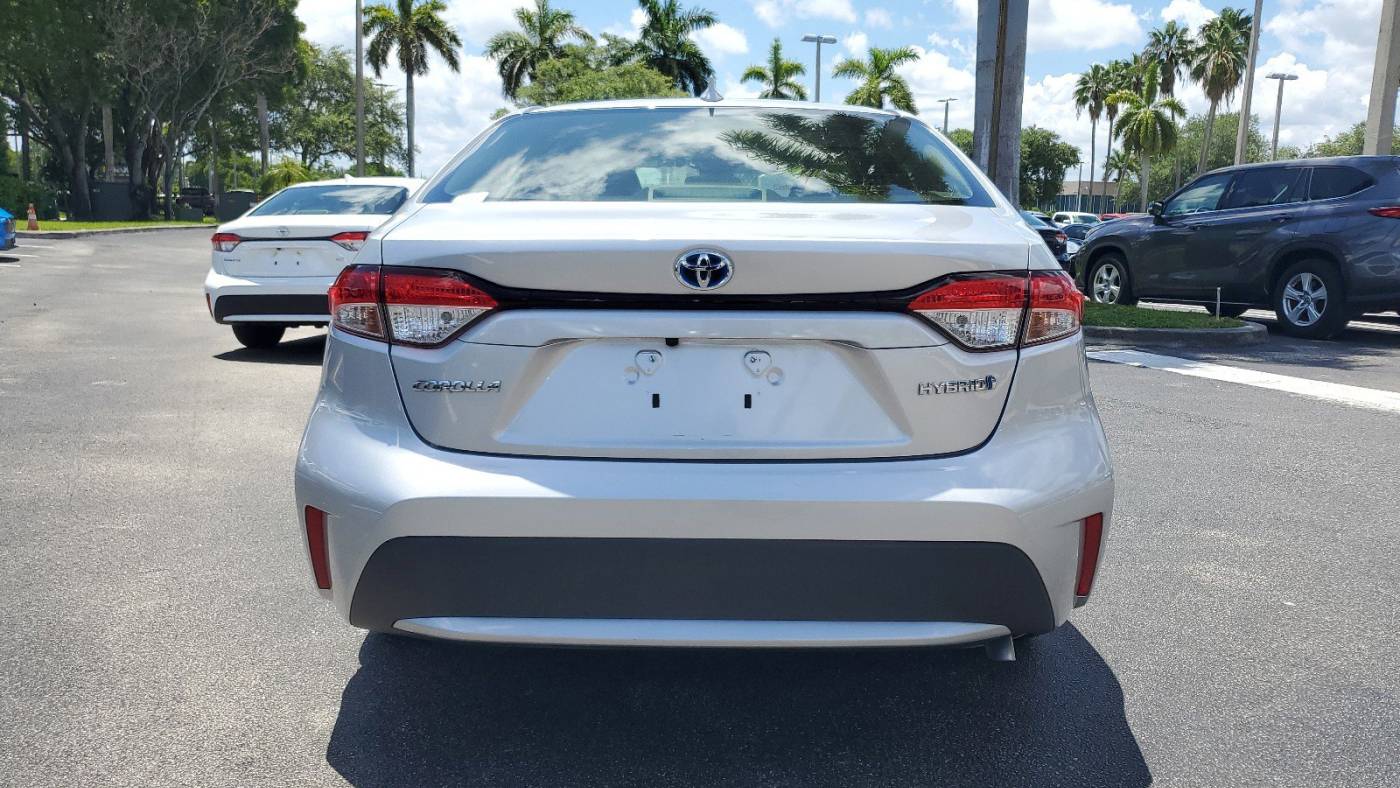 2022 toyota corolla hybrid le