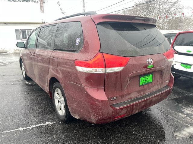 2013 toyota sienna le