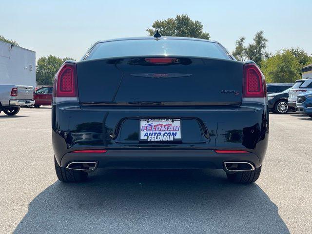 2022 chrysler 300 s