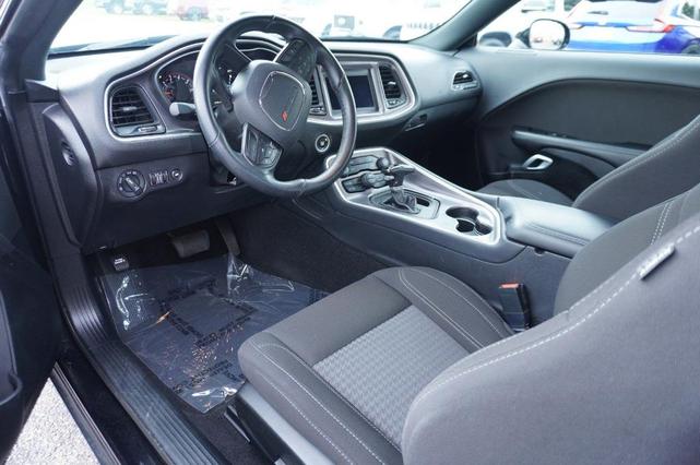 2021 dodge challenger sxt