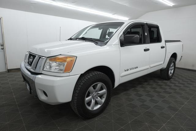 2012 nissan titan sv