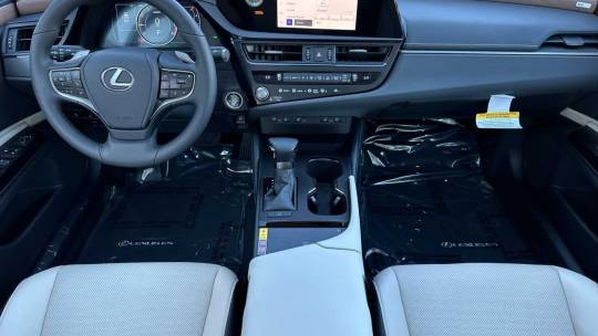 2025 Lexus ES