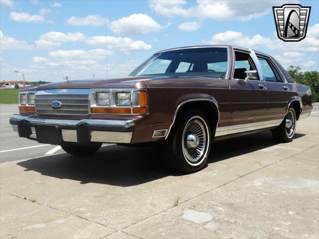 1989 ford crown victoria base