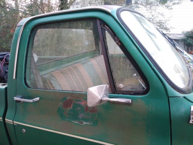 "squarebody chevy lovers special" 1981 c-10 short bed with extra parts