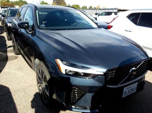 2024 volvo xc60 b5 plus dark theme