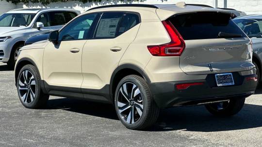 2025 Volvo XC40