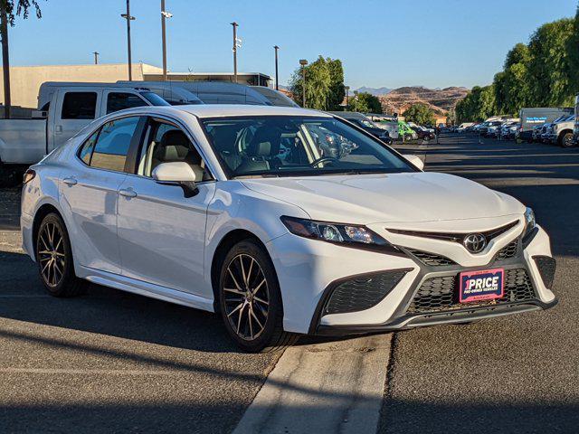2022 toyota camry se