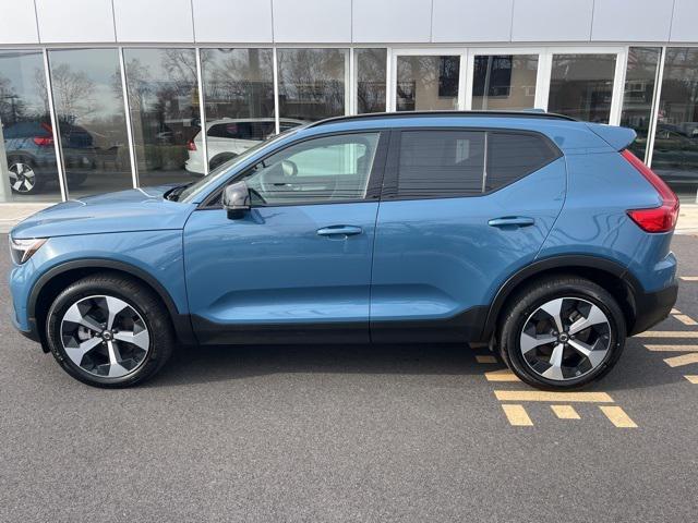 2024 volvo xc40 b5 plus dark theme