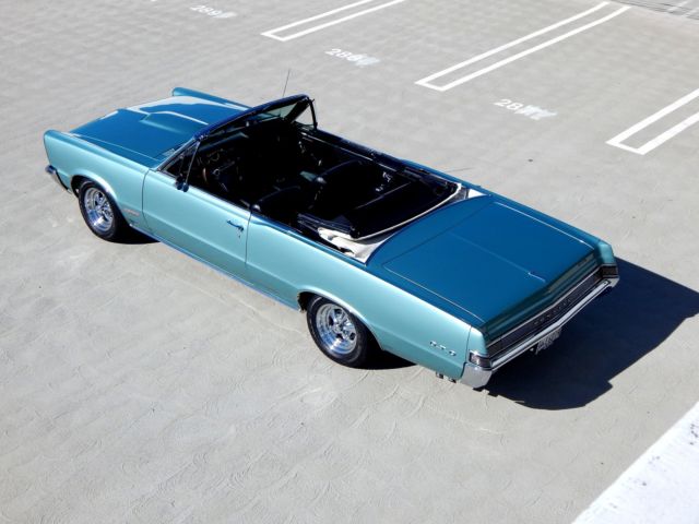 1965 pontiac gto convertible with tri power and 4-speed transmission - restored