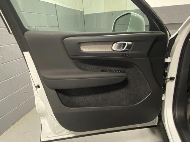 2023 volvo xc40 b5 core