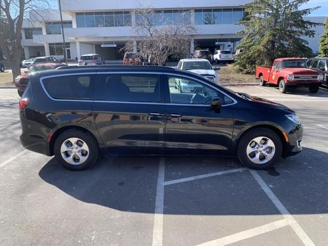 2017 chrysler pacifica hybrid premium minivan 4d in delano, minnesota