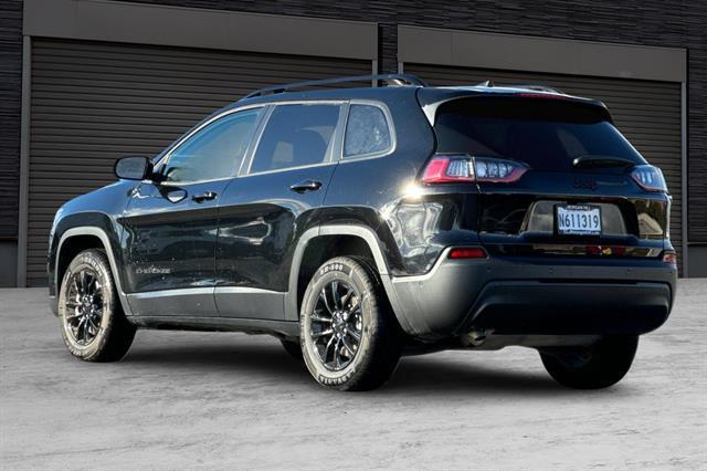2023 jeep cherokee altitude lux