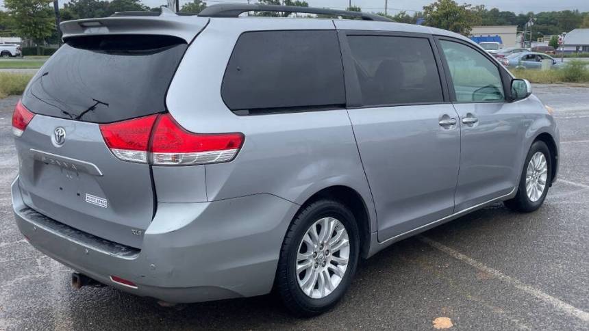 2011 toyota sienna