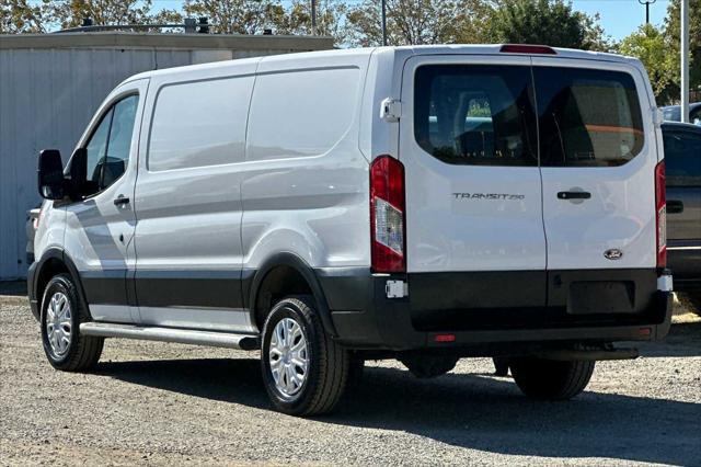 2022 ford transit-250 base