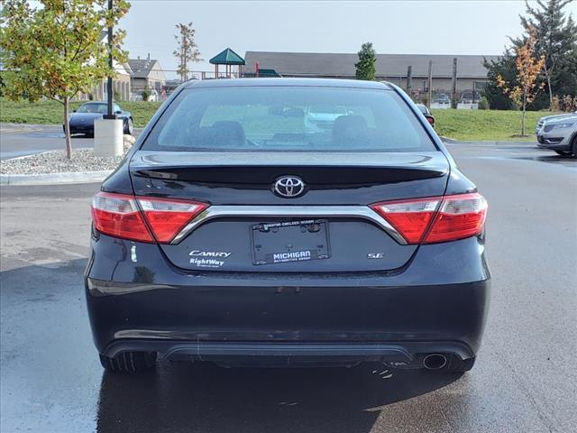 2016 toyota camry se