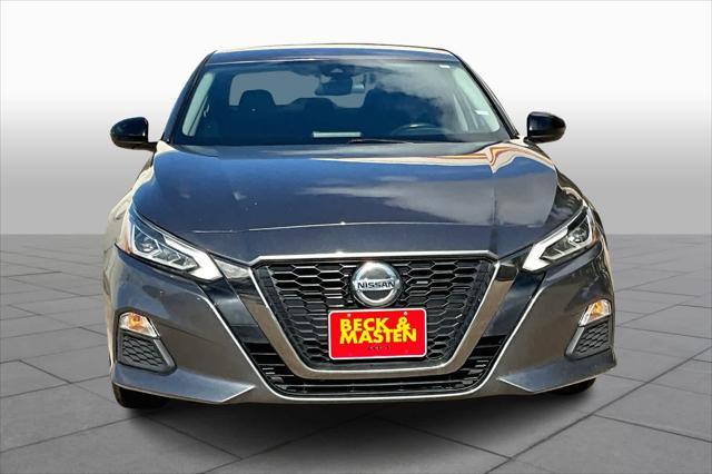 2022 nissan altima sr fwd