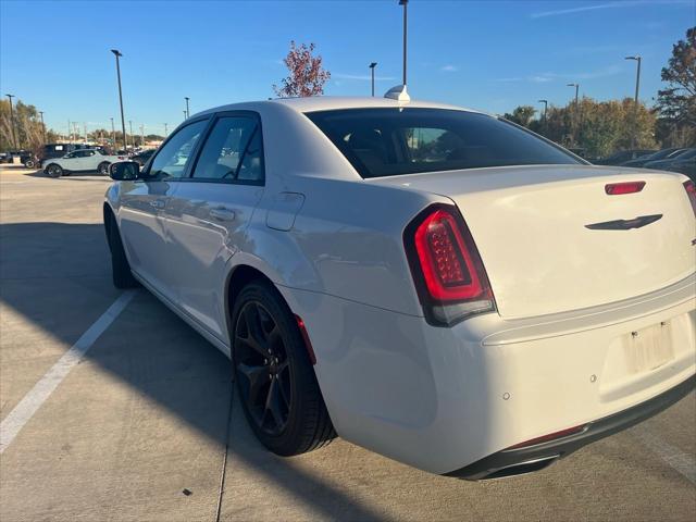 2022 chrysler 300 s