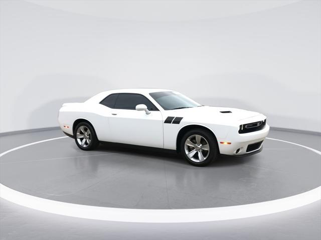 2021 dodge challenger sxt