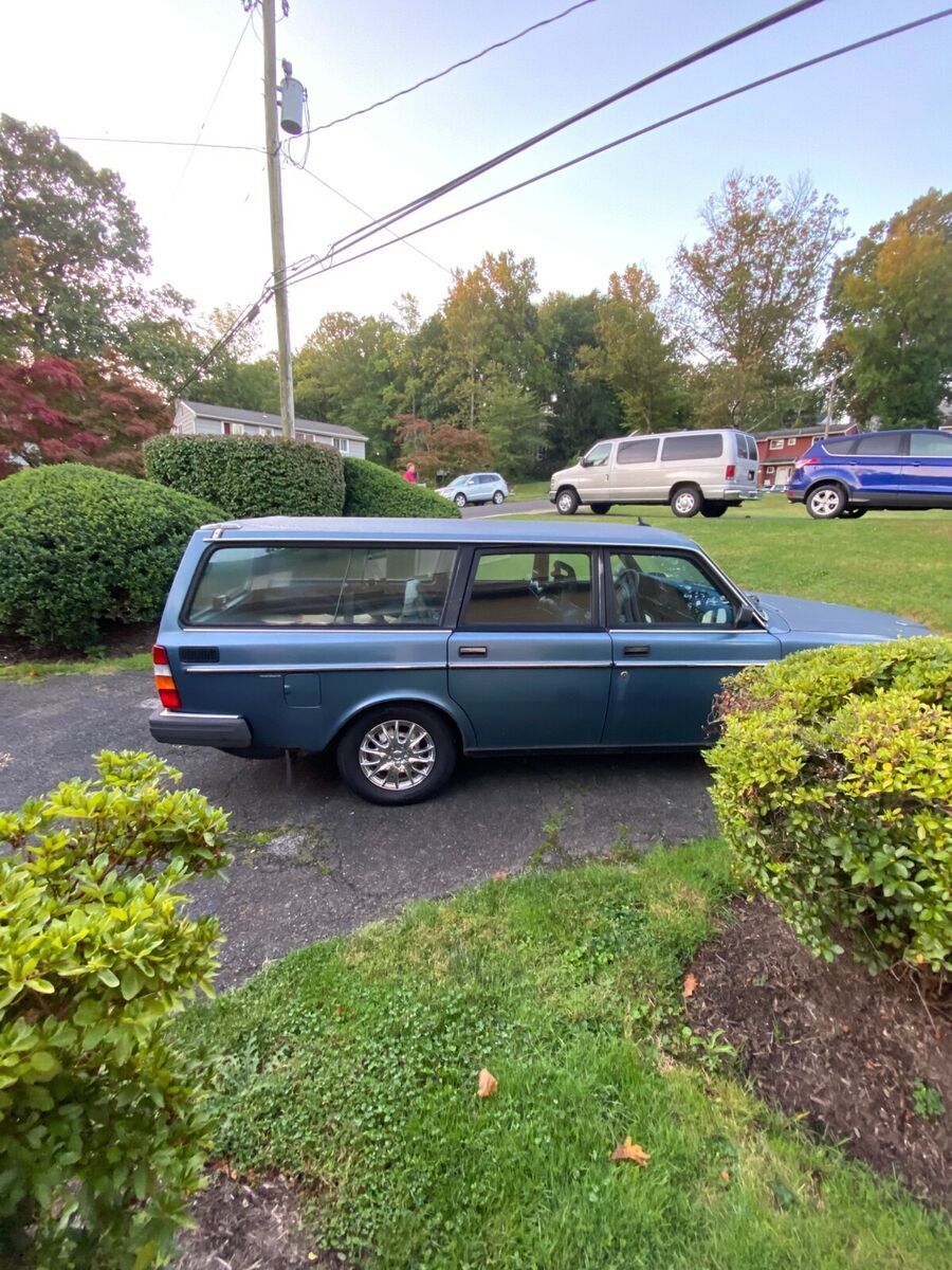 1985 volvo 240 blue dl