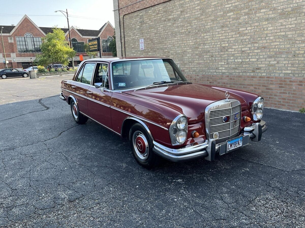1968 mercedes-benz 280 se sedan red