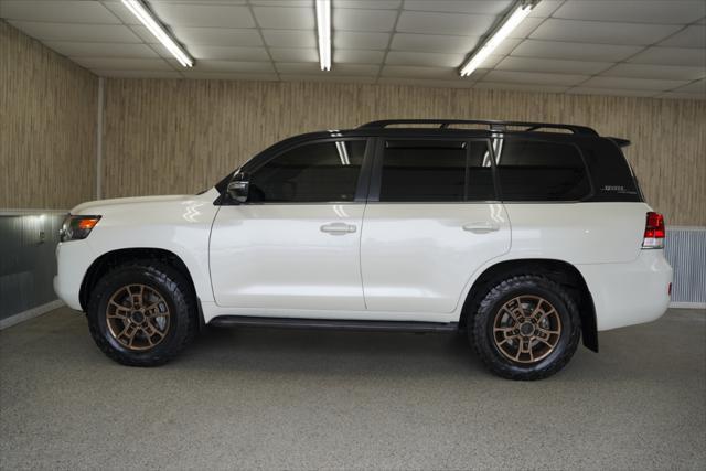 2021 toyota land cruiser base