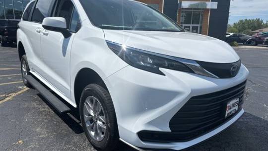 2024 toyota sienna le 8-passenger