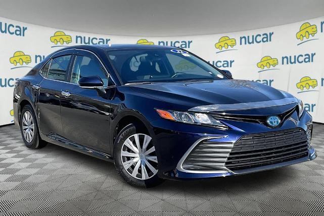 2022 toyota camry hybrid le