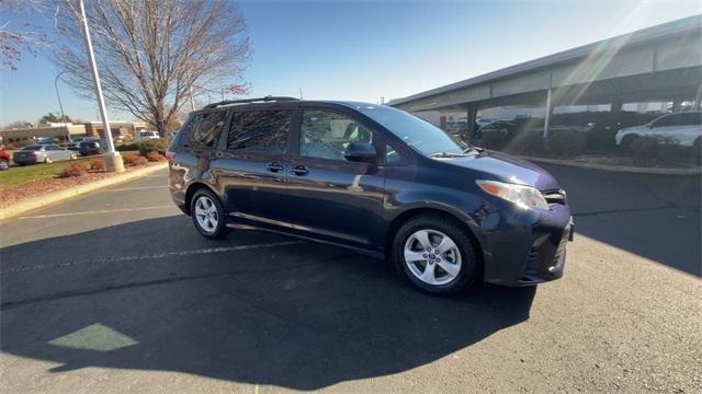 2018 toyota sienna le