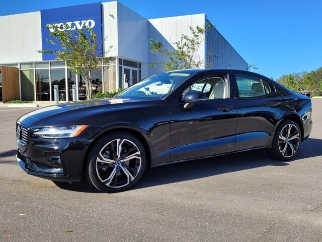 2024 volvo s60 b5 plus dark theme
