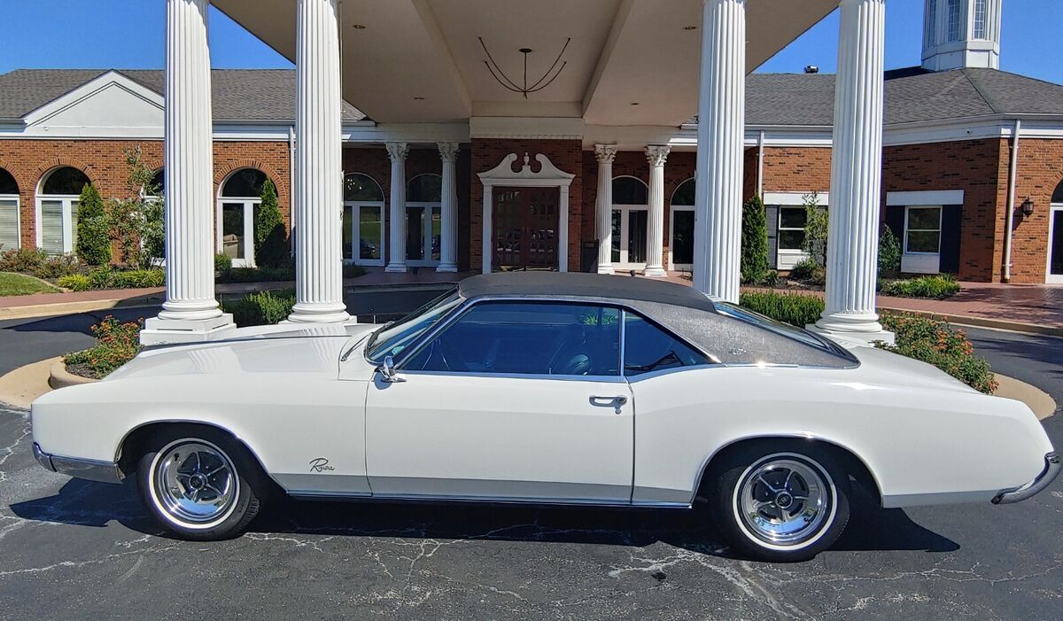 1967 buick riviera extra nice!