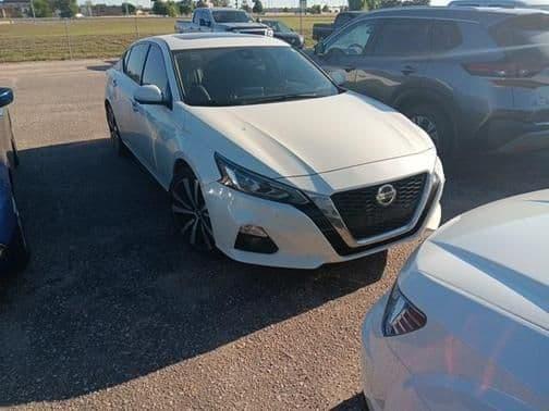 2019 nissan altima 2.5 platinum in hutchinson, kansas