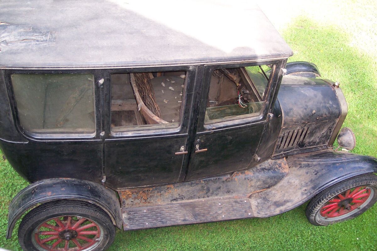 1925 model t ford sedan, runs and drives!