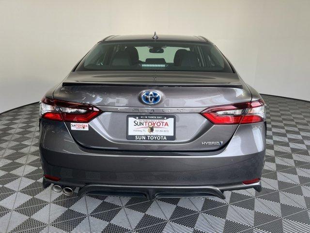 2024 toyota camry hybrid se