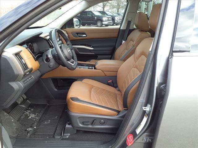 2023 nissan pathfinder platinum in clarksville, tennessee