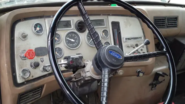 1990 ford l8000 24' foot box truck