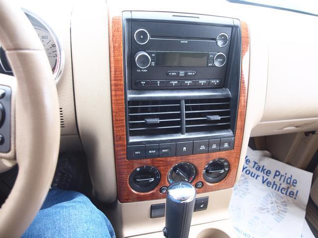 2010 ford explorer eddie bauer