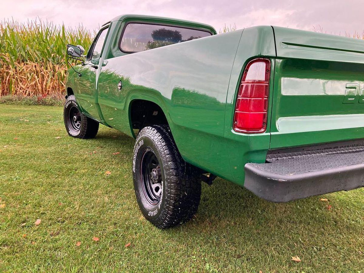 1977 dodge w200