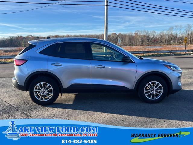 2022 ford escape se