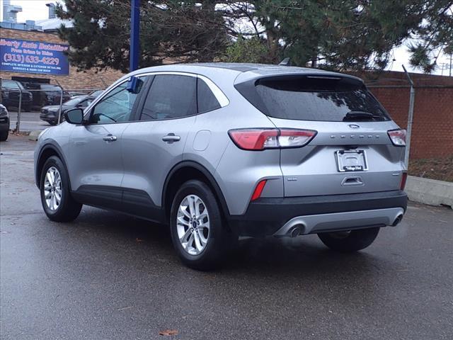2022 ford escape se