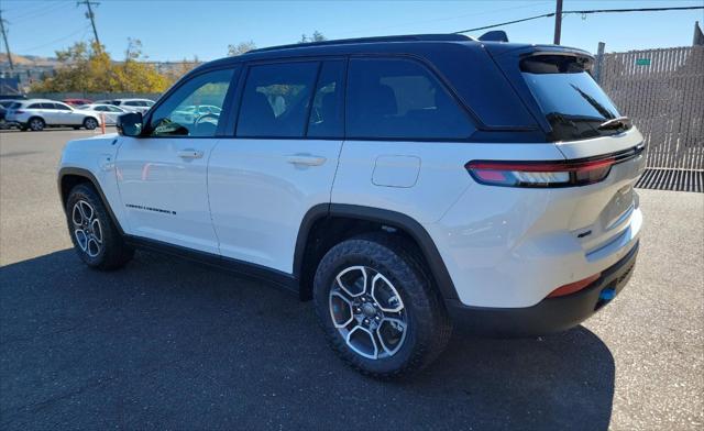 2022 jeep grand cherokee 4xe trailhawk