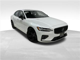 2024 Volvo S60 b5 plus black edition