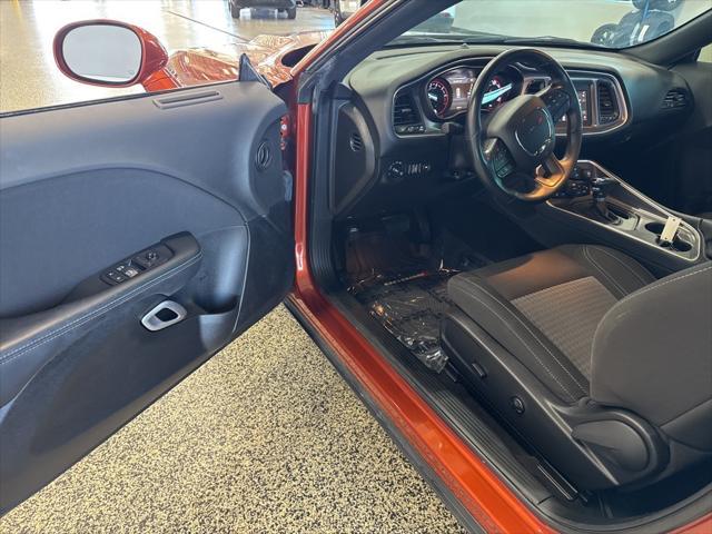 2020 dodge challenger sxt