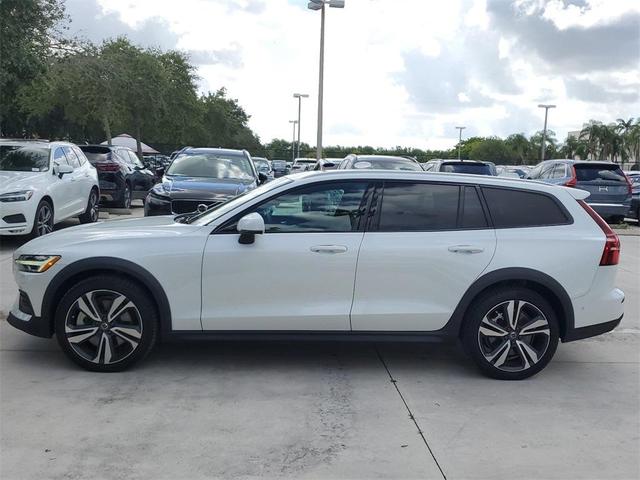 2023 volvo v60 cross country b5 plus